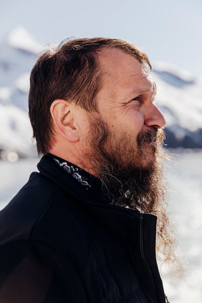 Fiódor Rentov, en el ferri a Córdova. Es de origen ruso y familia de pescadores.