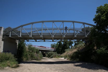 Puente de Malpartida sobre el río Perales en el terminio municipal de Navalagamella en la Comunidad de Madrid.