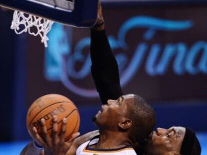Durant entra a canasta ante LeBron.