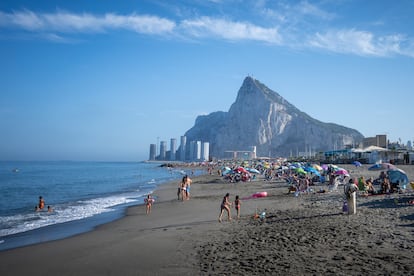 Playa de El Castillo situada en La Lnea de la Concepcin.