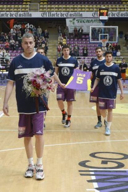 Homenaje a Lalo García antes del MyWigo Valladolid-Força Lleida.