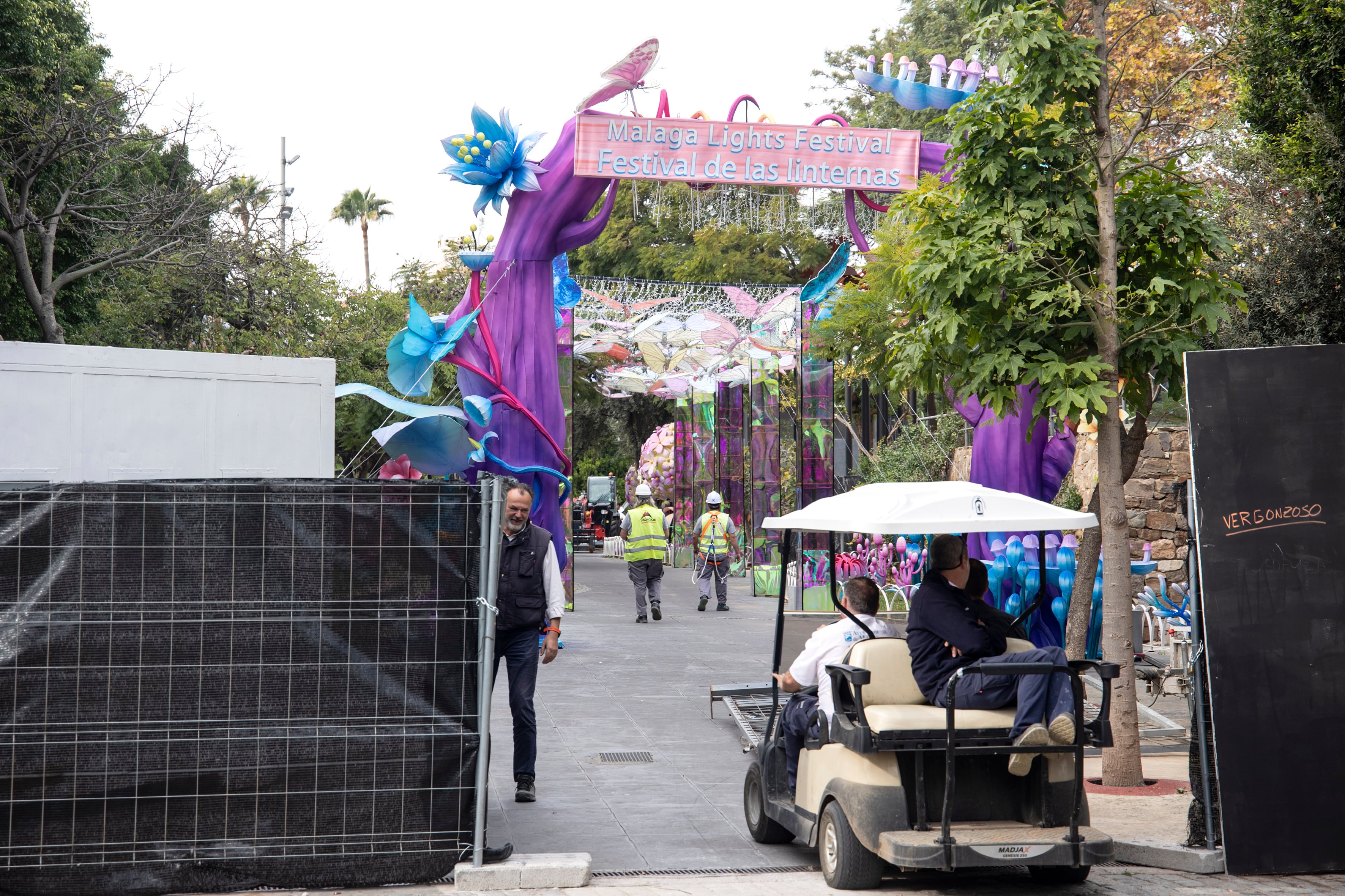 Málaga cierra un parque público para un nuevo festival de luces privado