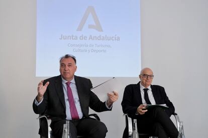 El consejero de Turismo, Cultura y Deporte de la Junta de Andalucía, Arturo Bernal, y el director general para la Cultura, Salomón Castiel.