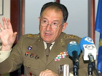 El jefe del Estado Mayor de la Defensa, Félix Sanz, durante su conferencia.