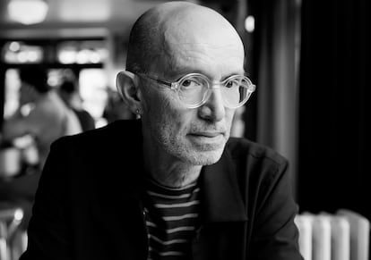 Laurent Mauvignier, autor de 'Historias de la noche', el viernes pasado en un café de París.