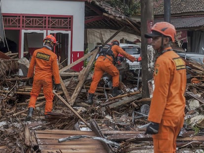 O tsunami da Indonésia, em imagens