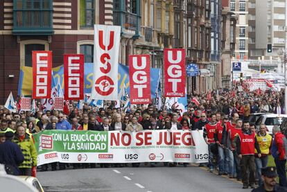Manifestación que ha tenido lugar esta mañana en Gijón y que ha congregado a miles de personas