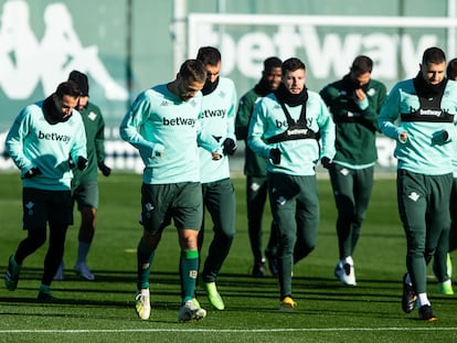 La plantilla del Betis, en el entrenamiento del 31 de diciembre.