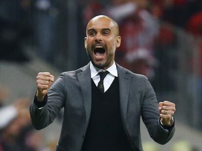 Guardiola celebra un gol contra el Porto.