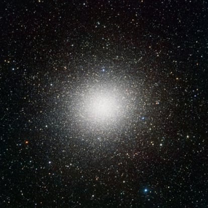 Fotografía del cúmulo globular Omega Centauri obtenida con el telescopio VST.