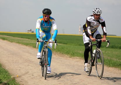 El ciclista español y Peter van Petegem