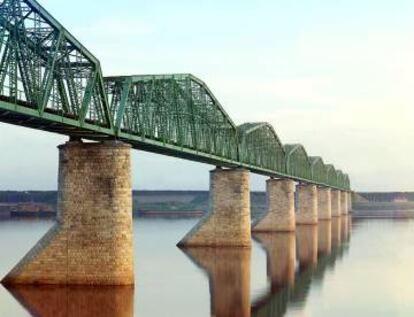 Puente sobre el río Kama.