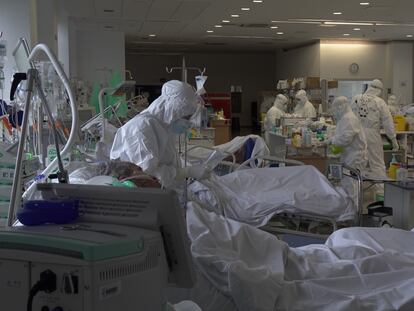 La Unidad de Cuidados Intensivos del Hospital Universitario Marqués de Valdecilla de Santander, en noviembre de 2020.