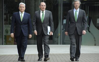 El director general de los Negocios de Iberdrola, Francisco Martínez Córcoles; el presidente, Ignacio Sánchez Galán y el director general de Finanzas y Recursos, José Sainz Armada.