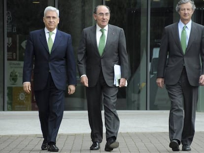 El director general de los Negocios de Iberdrola, Francisco Martínez Córcoles; el presidente, Ignacio Sánchez Galán y el director general de Finanzas y Recursos, José Sainz Armada. 
 
 
 
 