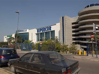 Fachada del Hipercor de la Costa del Sol.