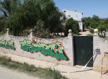 Chalé de Alhaurín de la Torre (Málaga) donde fue hallada muerta una mujer que denunció amenazas.