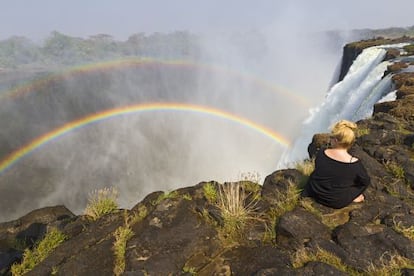 Arcoíris en las cataratas Victoria, en Livingston (Zambia).