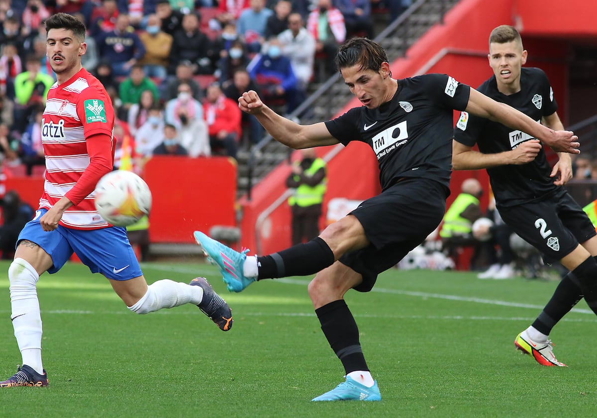 Liga Santander: El Elche respira para dejar muy tocado al Granada ...