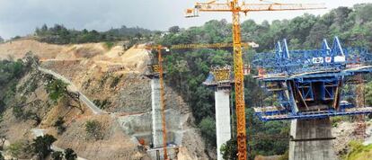 Construcci&oacute;n de la autopista de Xalapa, de Isolux, en M&eacute;xico.