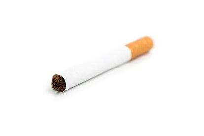 Segundo dados do Hospital Universitário de Lund (Suécia) a respeito do efeito do tabagismo na circulação sanguínea da pele, o tabaco reduz a resposta relaxante dos microvasos sanguíneos cutâneos aos diferentes estímulos em pacientes fumantes crônicos, em comparação com não fumantes. Por não haver uma boa circulação, a pele é privada de nutrientes e oxigênio, e envelhece de forma prematura.