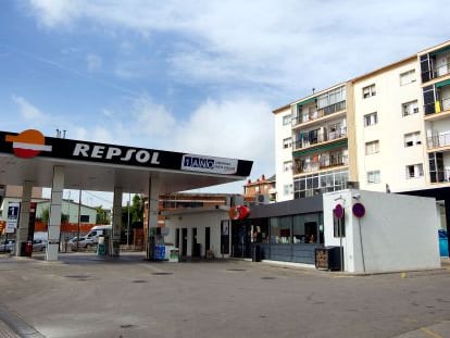 Gasolinera de Repsol en Montmeló, causante de uno de los vertidos.