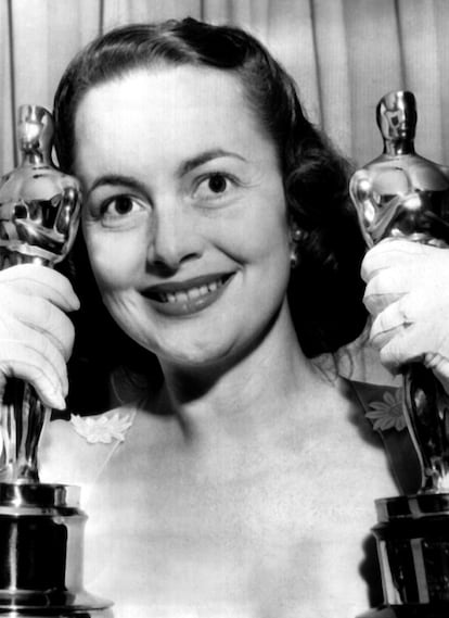 La actriz, una de las más célebres de los años cuarenta, ganó dos premios Oscar por sus papeles protagonistas en La vida íntima de Julia Norris (1946) y La heredera (1949). Fue nominada en más ocasiones y tuvo papeles en algunas de las películas más famosas de su época, como el de Lady Marian en Las aventuras de Robin Hood (1938).