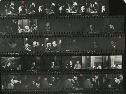 Plancha de contactos de la imágenes tomadas durante el Congreso de Escritores, París, 1935