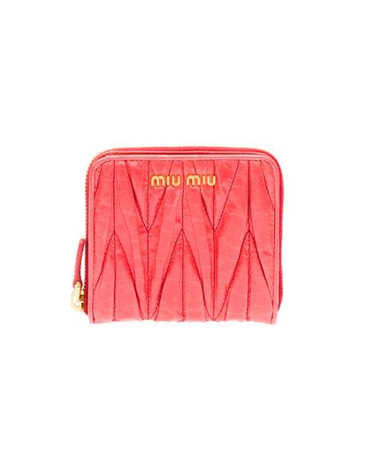 Cartera de Miu Miu (330 euros).