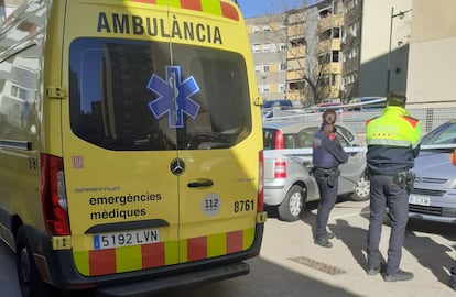 Los servicios de emergencias y los Mossos d'Esquadra, en una imagen de archivo.