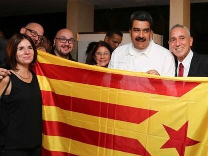 Venezuela's President Nicolas Maduro with the Catalan “estelada” independence flag.