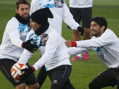 Banega, Reyes y Koke, en el entrenamiento en Rusia.