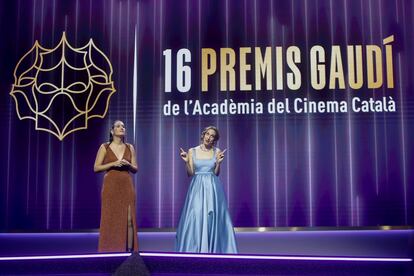 Maria Rovira y Ana Polo, presentadoras de la XVI edición de los Premios Gaudí de la Academia del Cine Catalán.
