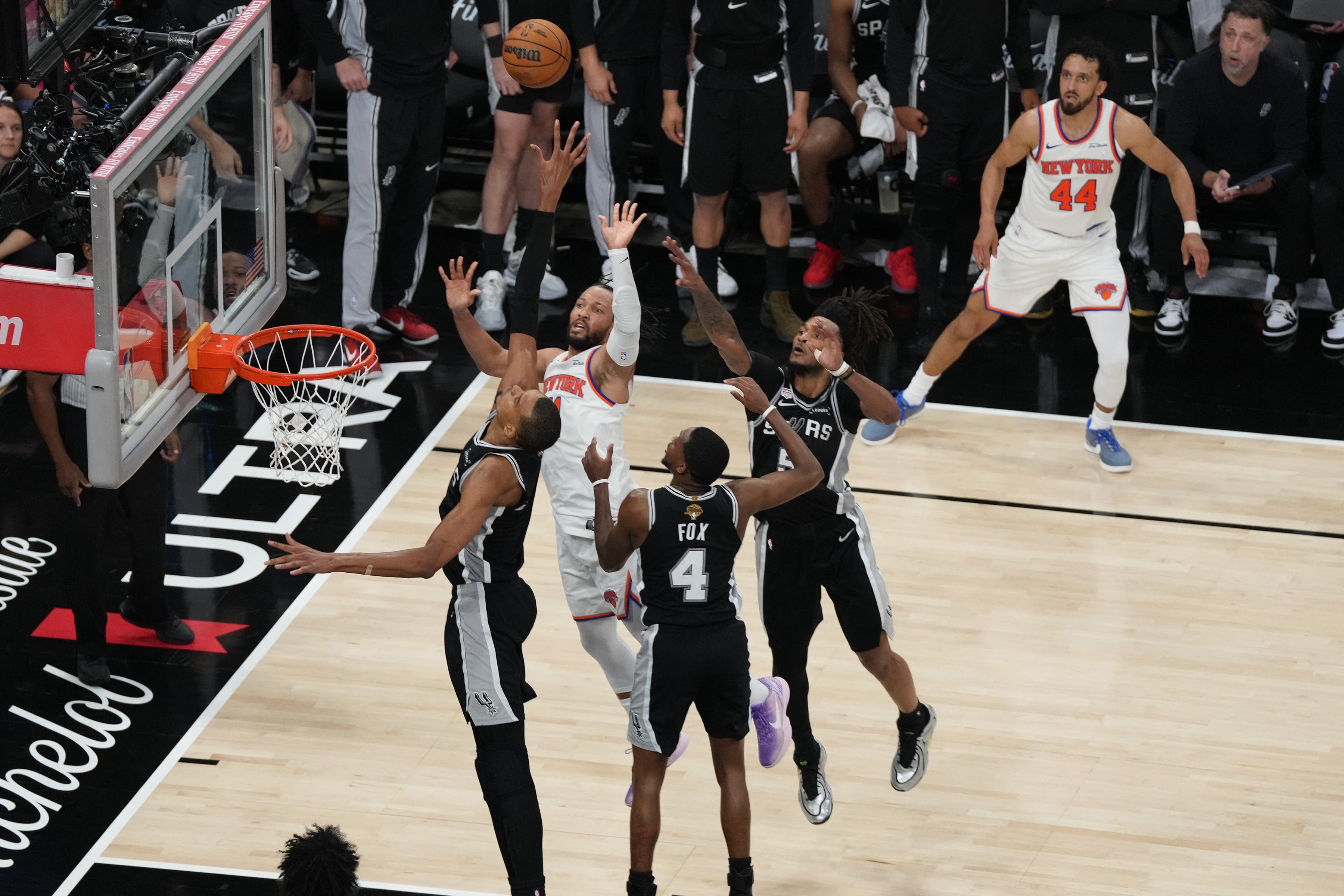Un Brunson inquebrantable adelanta a los Knicks en la final de la NBA