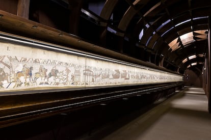 El tapiz de Bayeux, desplegado en el museo de la ciudad del norte de Francia donde se conserva.