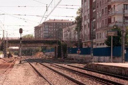 Una vista de las vías de ferrocarril que cruzan Vitoria.