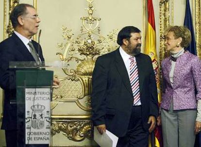 Mariano Fernández Bermejo, Francisco Caamaño y De la Vega en la toma de posesión del nuevo ministro de Justicia.