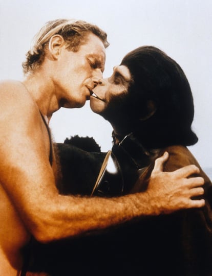 Charlton Heston y Kim Hunter en una escena de 'El planeta de los simios', 1967.