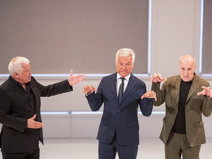 Los miembros de Tricicle, durante su discurso de agradecimiento por el Max de Honor en la gala celebrada en Cádiz este lunes.