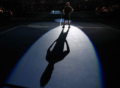 Roger Federer, durante una exhibición frente a Pete Sampras.