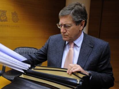 Juan Bernal Roldán, vicepresidente de Murcia, en las Cortes Valencianas.