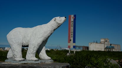 Una estatua en Churchill, Manitoba, el 3 de agosto 2024.
