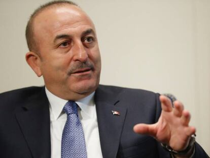 El ministro turco de Exteriores, Mevlut Cavusoglu, durante la entrevista. 