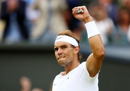Rafa Nadal celebra la victoria ante Taylor Fritz este miércoles en Wimbledon.