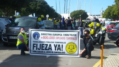 Un grupo de interinos y temporales despliega una pancarta para exigir "fijeza ya" contra la "temporalidad abusiva" en las administraciones públicas, en Palma.
EUROPA PRESS
14/03/2021