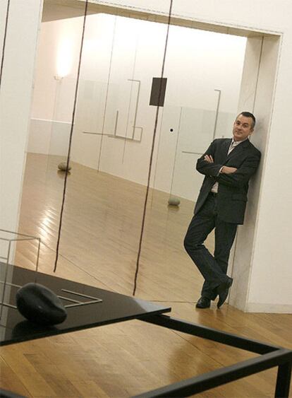 O director do Centro Galego de Arte Contemporánea, Manuel Olveira, nunha sala do museo.