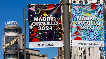 Carteles del Orgullo 2024 del Ayuntamiento de Madrid, en la calle Gran Vía, de Madrid.