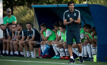 Raul Gonzalez como entrenador de la cantera del Madrid.