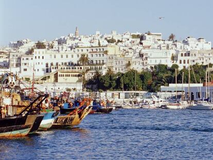 Vista de la ciudad vieja de Tánger desde el puerto.