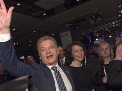 El candidato del partido conservador Kokoomus, Sauli Niinist&ouml;, tras conocer los resultados.